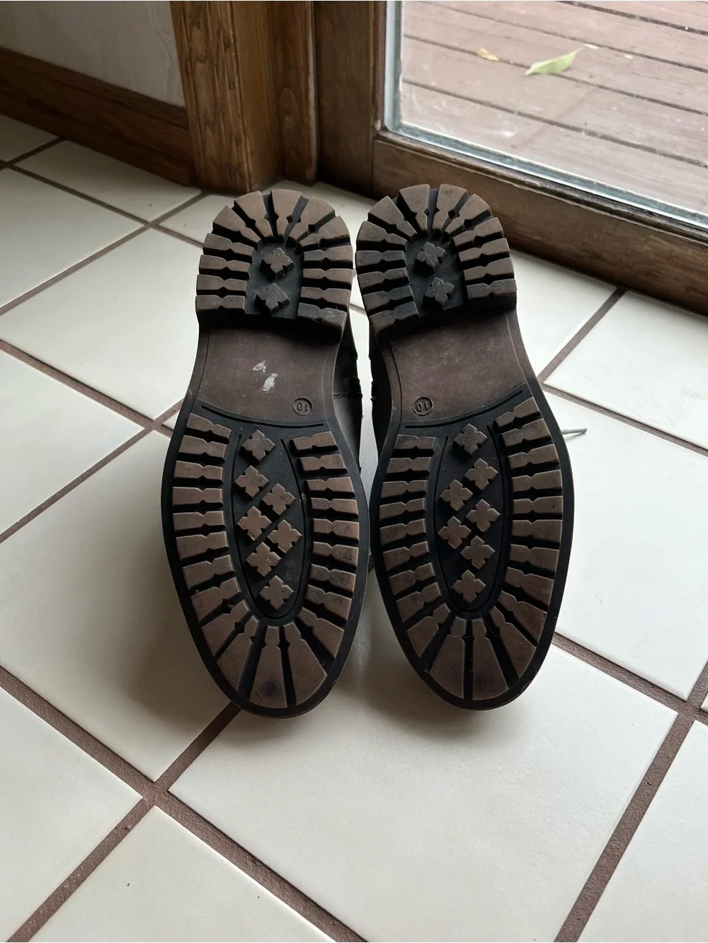 Sz 10 men’s BKE boots